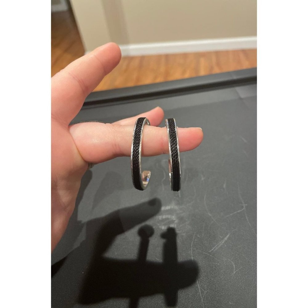 Liz Claiborne Hoop Earrings A1 019‎